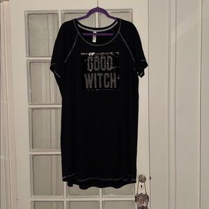 Way toCelebrate black lounge tee good witch / bad witch